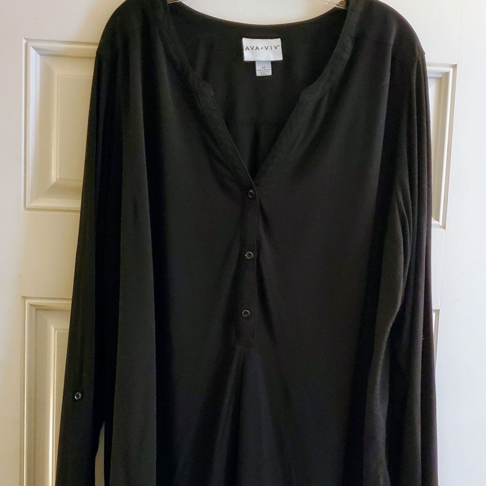 💙 A V A & V I V,  black long-sleeved v-neckline blouse. Size 4X